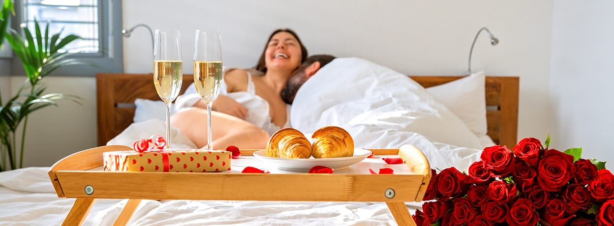 Romantisches Frühstück im Bett